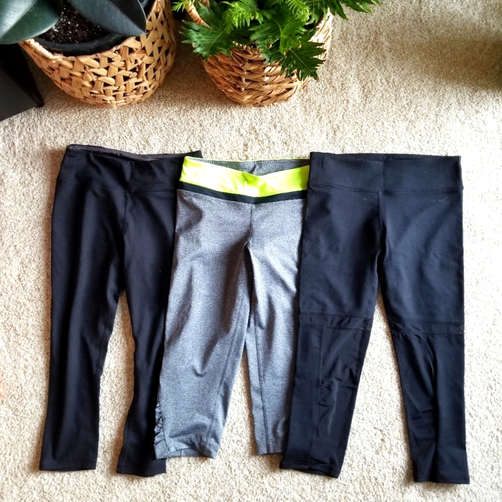 3 pairs of XS capri leggings